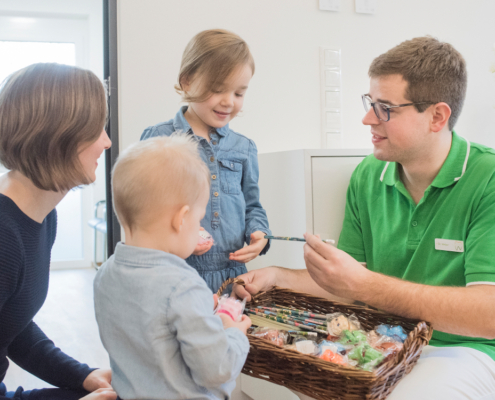 Zahnarzt Dr. Johannes Weber, Friedberg, herzlicher Umgang mit Kindern